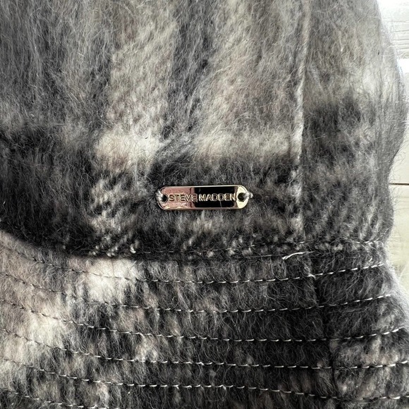 𝅺New Steve Madden Plaid Bucket Hat - Picture 4 of 6